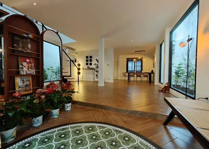 Thonglor 4-story Modern Art Free Wifi Netflix Villa *
