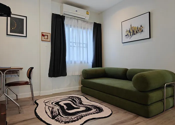 Thonglor 4-story Modern Art Free Wifi Netflix