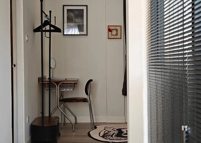 Thonglor 4-story Modern Art Free Wifi Netflix * Bangkok