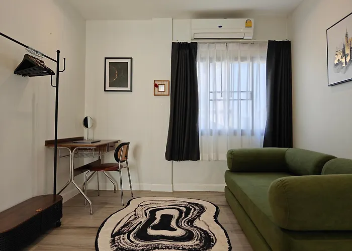 Thonglor 4-story Modern Art Free Wifi Netflix