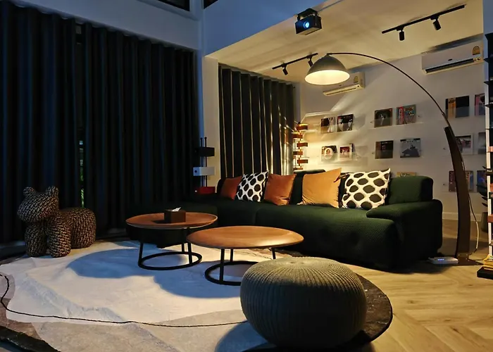 Thonglor 4-story Modern Art Free Wifi Netflix Villa *
