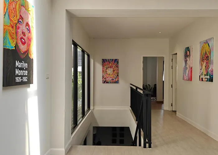 Thonglor 4-story Modern Art Free Wifi Netflix Villa