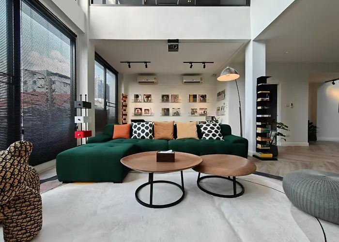 Thonglor 4-story Modern Art Free Wifi Netflix *