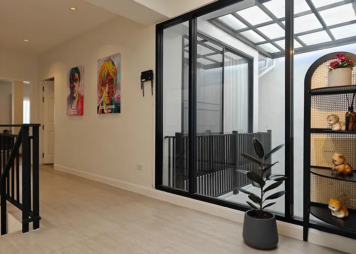 Thonglor 4-story Modern Art Free Wifi Netflix Villa