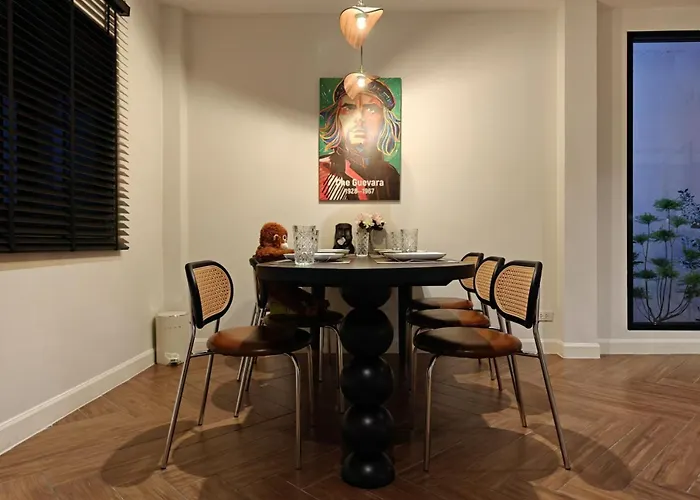 Thonglor 4-story Modern Art Free Wifi Netflix Villa *