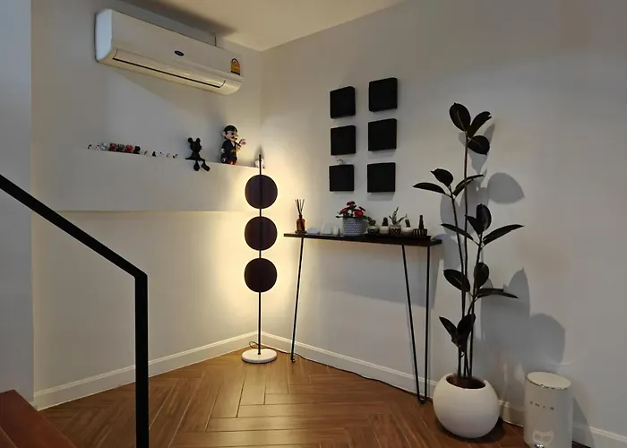 Thonglor 4-story Modern Art Free Wifi Netflix Villa Bangkok